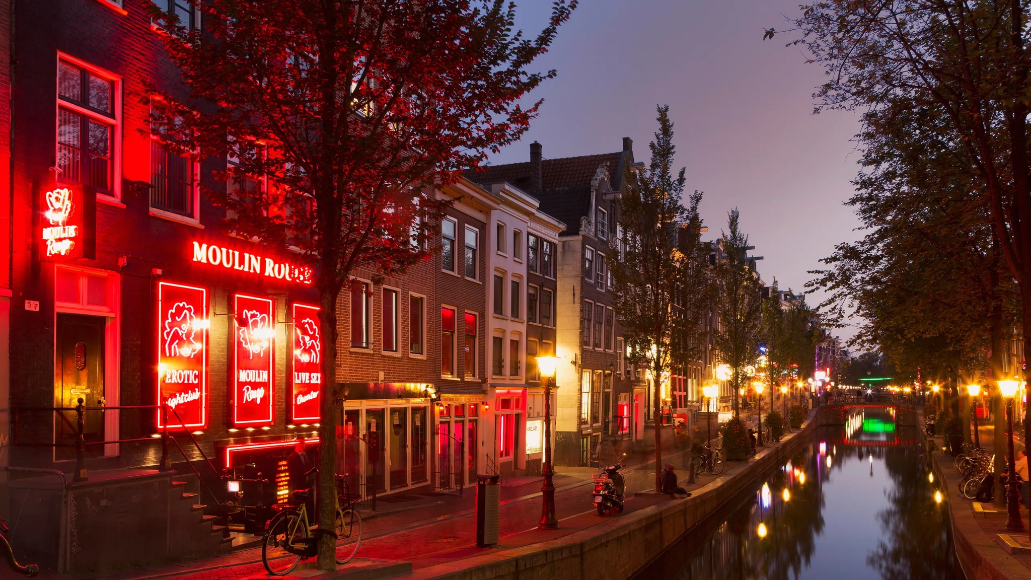 Čtvrť červených luceren v Amsterdamu 1