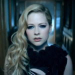 Avril Lavinge představuje nový videoklip „Let Me Go“ (ft. Chad Kroeger) 11