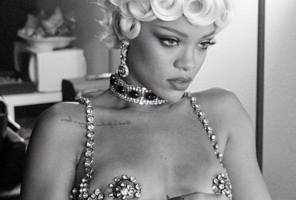 Sexy videoklip "Pour It Up" od Rihanny 1