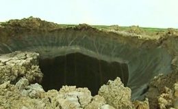 Záhadný kráter se objevil už i v Británii. Stále roste 4