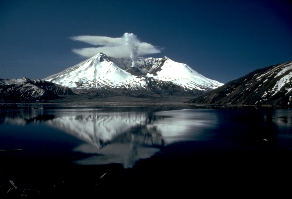 MSH82_st_helens_spirit_lake_reflection_05-19-82