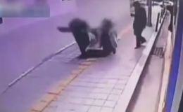 Pár se propadl do záhadné jámy, vše zachytila ​​kamera 4