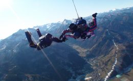 Pád ze 4000 metrů zábavou 1