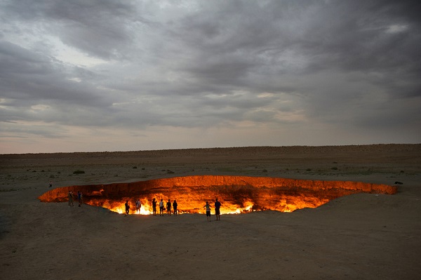 12-Mongol-Rally-Darvaza-Gas-Crater-Turkmenistan-wide