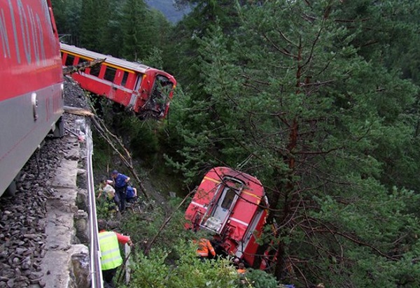 Vlaková-nehoda-ve-Švýcarsku