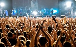 Chystáte se na festival? Tyto týpky tam zaručeně potkáte 10