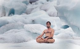 Wim Hof pokořil Everest pouze v šortkách, stal se rekordmanem 5