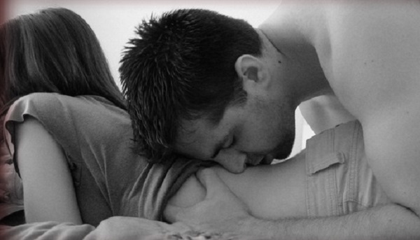 man-woman-sexy-kiss-bedroom
