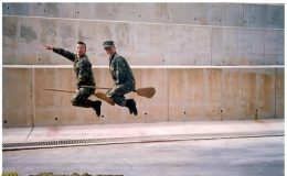 Když se vojáci ve službě baví 8