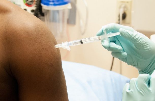Vakcína proti Ebole funguje, dvojice očkování ochránila lidi 1