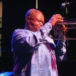 Říkali mu otec jihoafrického jazzu. Zemřel hudebník Hugh Masekela 8