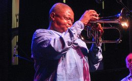 Říkali mu otec jihoafrického jazzu. Zemřel hudebník Hugh Masekela 8