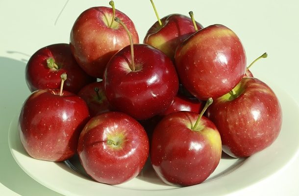 Češi našli v polských jablkách sedmkrát více pesticidů, než je povoleno 1