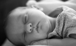 V jaké poloze má správně spát dítě 2