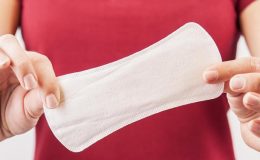 Za hanbu z menstruace mohou poznámky okolí, především od mužů 7