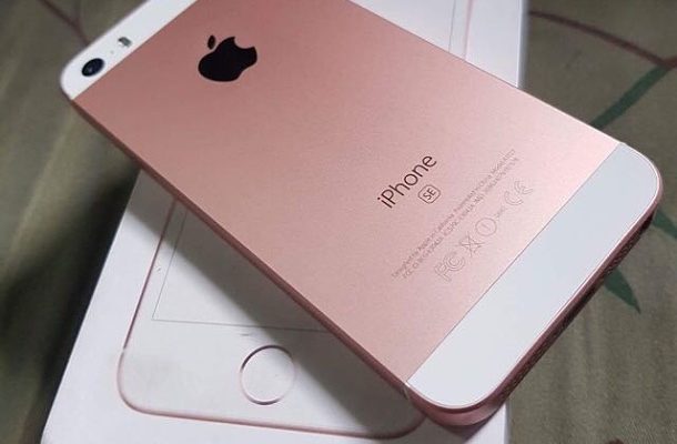 Iphone SE: Apple představil svůj nejlevnější mobil 1