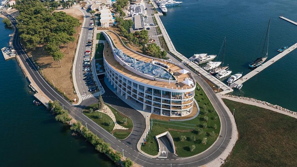 Chorvatsko má přístav pro super jachty! Šibenik se pyšní novým luxusním hotelem i přístavem 1