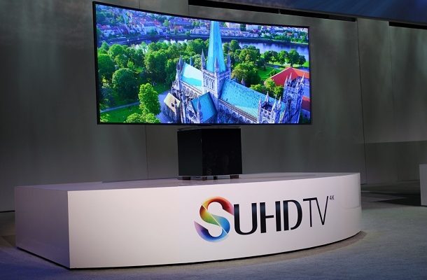 Zakřivuje se na povel! 105-palcový SUHD TV Samsung jako první na světě 1