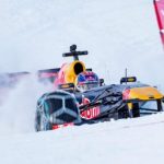 Dokonalé kousky nejmladšího pilota F1 v zasněženém Rakouském Kitzbühelu 2