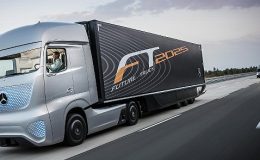 Mercedes-Benz představil "tahač" budoucnosti, která se pomalu stává realitou 42