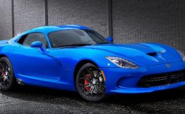 Pohledy nadšenců super aut se upínají na legendu Dodge Viper 2015 37