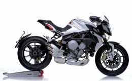MV Augusta Brutale 800 Dragster: Italská motorka, kterou si musíte užít! 1