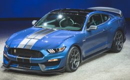 Ford představuje "legendární" Shelby® GT350® Mustang. Ovládání a výkon na rozdávání 38