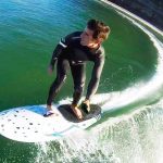 Myslíte si, že na surfování potřebujete velké vlny? Tento surf vás vyvede z omylu 8