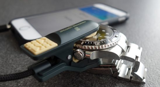 Frederique Constant Analytics - výkonné zařízení na změření přesnosti hodinek 3