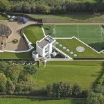 24-LETÝ BALOTELLI SI KOUPIL VILU V HODNOTĚ 5,9 MILIÓNŮ €. MÁ VLASTNÍ HŘIŠTĚ A HELIPAD 6