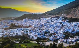 VÝJIMEČNÁ ARCHITEKTURA: EXOTICKÉHO MĚSTA S NÁDECHEM MODRÉ  BARVY 2