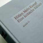 PRVNÍ DOTISK HITLEROVI KNIHY MEIN KAMPF JE VYPRODÁN DO POSLEDNÍHO VÝTISKU 8