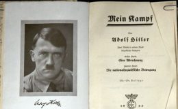 KNIHA MEIN KAMPF, KTEROU VLASTNIL SAMOTNÝ ADOLF HITLER BYLA VYDRAŽENÁ 1