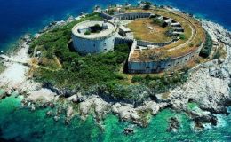 KDYSI KONCENTRAČNÍ TÁBOR, DNES LUXUSNÍ LETOVIŠTĚ? VÍTEJTE NA OSTROVĚ MAMULA 3