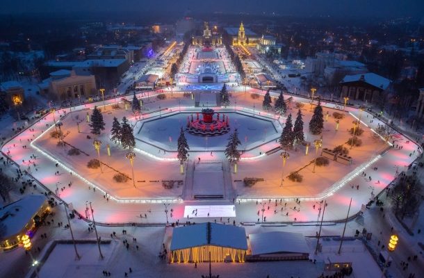 MOSKVA SE PYŠNÍ NEJVĚTŠÍM ZIMNÍM KLUZIŠTĚM NA SVĚTĚ 1