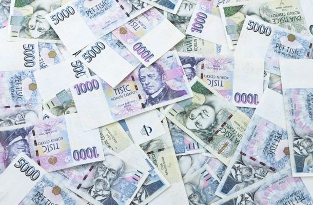 ČESKÁ KRÁDEŽ STOLETÍ: K PŮL MILIARDĚ JIM POMOHLA JEN NÁLEPKA 1