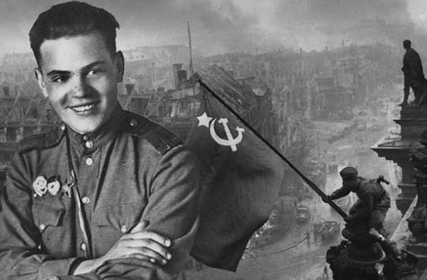 TÉMĚŘ NEDOCENĚNÝ HRDINA, KTERÝ VYVĚSIL RUDOU VLAJKU  NAD BERLÍNEM 1