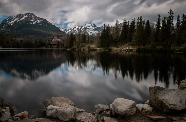 CHYSTÁTE SE OSLAVIT OTEVŘENÍ LETNÍ TURISTICKÉ SEZÓNY VE VYSOKÝCH TATRÁCH? NEPODCEŇTE POČASÍ A POŘÁDNĚ SE PŘIPRAVTE 1