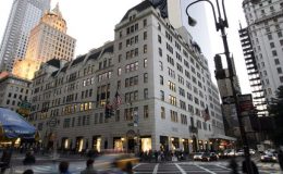 OBCHODNÍ DŮM BERGDORF GOODMAN VÁM USNADNÍ VÝBĚR VÁNOČNÍCH DÁRKŮ 40