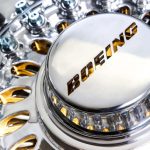 KONFERENČNÍ STOLEK VYROBENÝ Z KOLA LETADLA BOEING 777 8