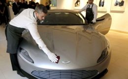 VEŘEJNÁ ONLINE DRAŽBA PŘEDMĚTŮ Z FILMU SPECTRE. POD KLADÍVKO PŮJDE ASTON MARTIN DB10 2