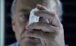 VIDEO: KLENOTNÍK DE GRISOGONO CHYSTÁ NĚCO SPECIÁLNÍ Z 404-KARÁTOVÉHO DIAMANTU 39