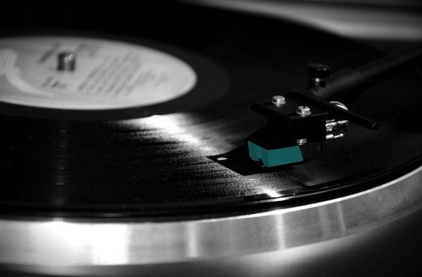 VINYLOVÉ DESKY JSOU OPĚT IN 1