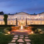 MAX AZRIA: INSPIRUJTE SE DOMOVEM MÓDNÍHO NÁVRHÁŘE ZA 85 MILONŮ DOLARŮ 6