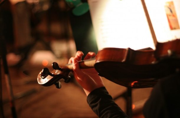 VZÁCNÉ HOUSLE STRADIVARIUS,KTERÉ LEŽELI V ŠATNÍKU DESÍTKY LET POPUTUJÍ POD KLADÍVKO 1