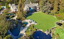 HUGH HEFNER: "KUPTE SI TO TU, ALE NECHTE MĚ TU DOŽÍT !!" 37