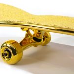 AMERIČANÉ ZKONSTRUOVALI NEJDRAŽŠÍ SKATEBOARD NA SVĚTĚ Z ČISTÉHO ZLATA 11