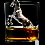SPOLEČNOST SUNTORY WHISKY VYRÁBÍ ZA PODPORY CNC STROJE NÁDHERNÉ MALÉ SOCHY Z LEDU. 9