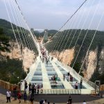 Nejdelší a nejvyšší skleněný most na světě v Číně 6