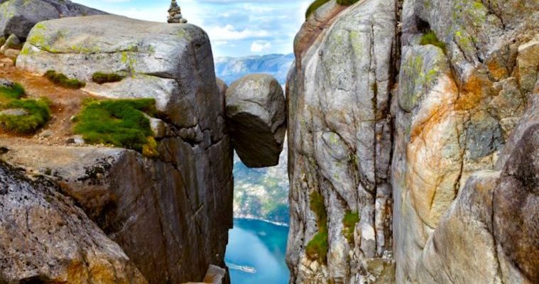 Jak na skalní útvar Kjeragbolten v Norsku 1